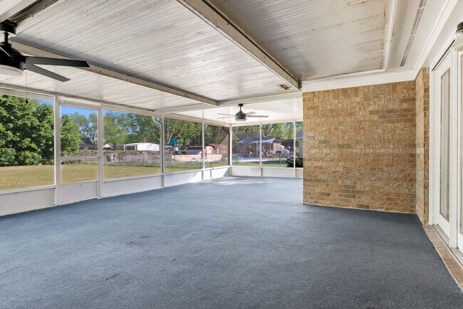 Building Photo - Lee County!