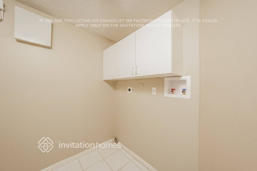 Building Photo - 7699 Thornlee Dr