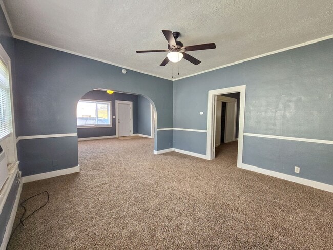 Building Photo - 3 Bed home in Shawnee!