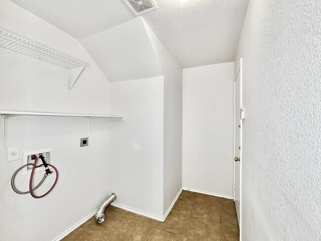 Building Photo - 5559 Spring Walk