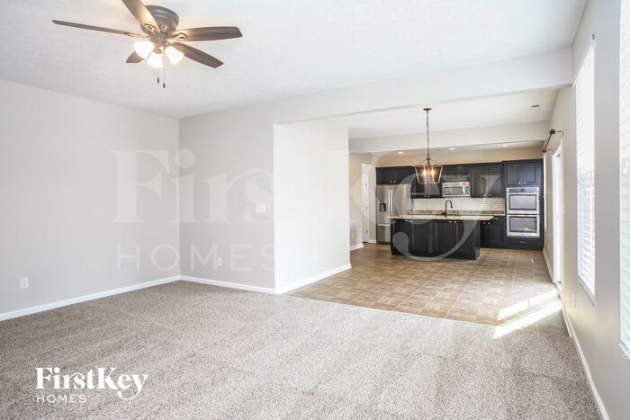 Building Photo - 4020 Poplar Dr