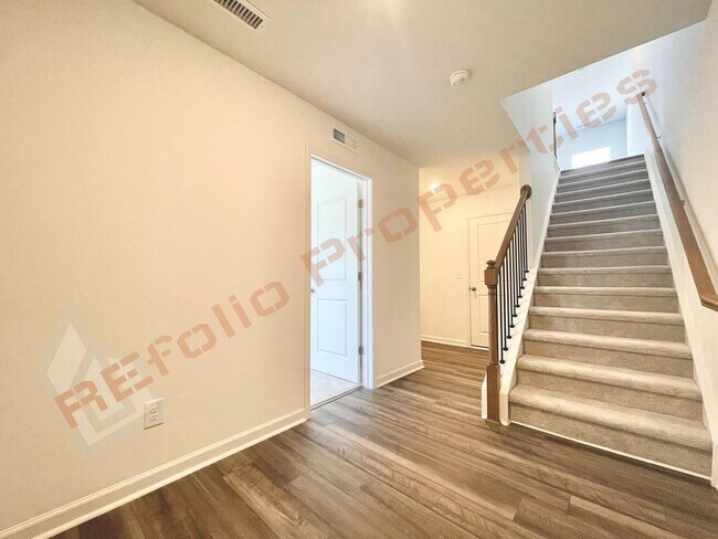 Building Photo - Brand New 3 Story 4 bedroom, 3.5 bathroom ...
