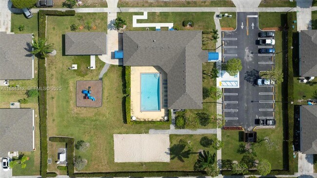 Building Photo - 1137 SW 7th Ct