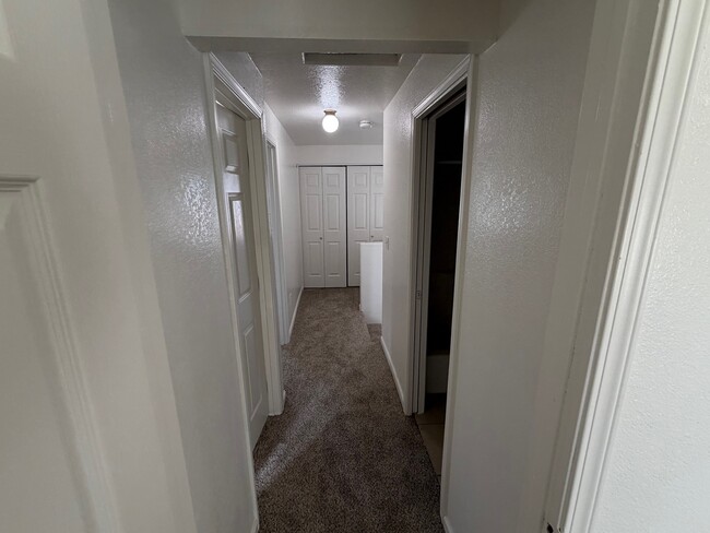 Building Photo - 4338 Ward Pl NE