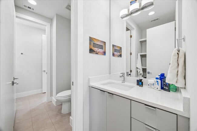 Building Photo - 4532 Sunburst St