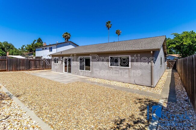 Building Photo - 225 Millbrook Way