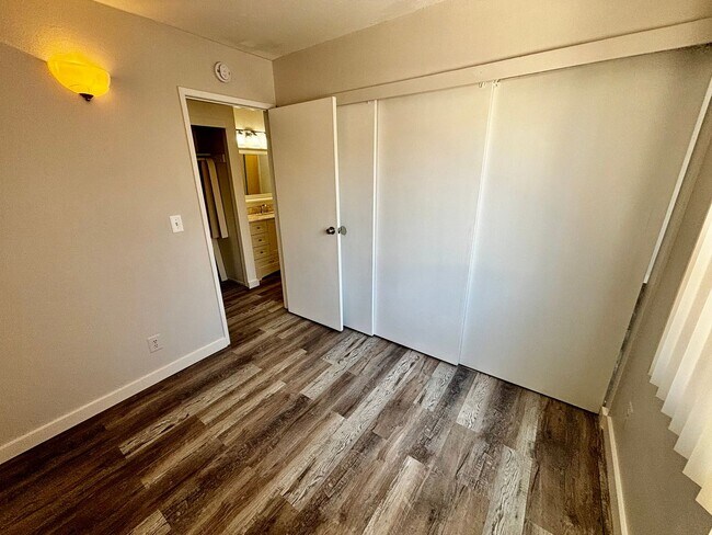 Building Photo - 1 Bed/1 Bath Condo With Bonus Room