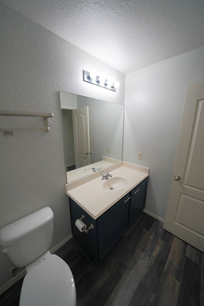 Building Photo - Great 4 Bedroom Home Now Available in Cibo...