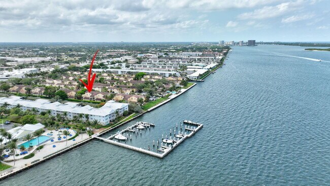 Building Photo - 1050 Lake Shore Dr