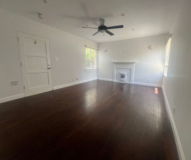 Building Photo - 1028 17th St