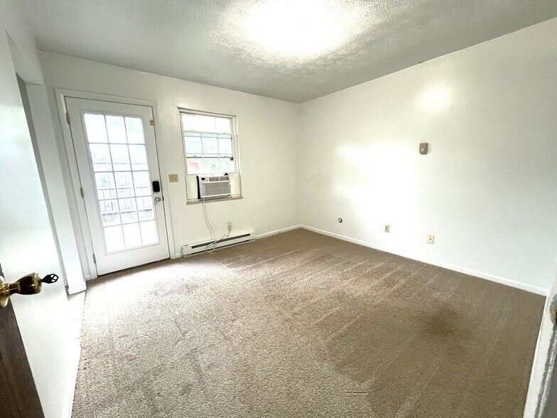 Building Photo - 1020 Arrowhead Dr