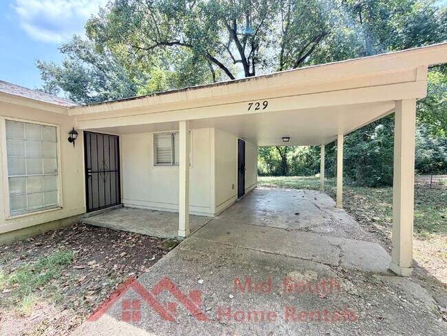 Building Photo - 729 Blackstone Ln