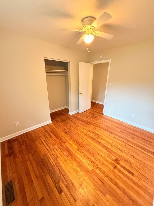 Building Photo - 1606 Airport Dr