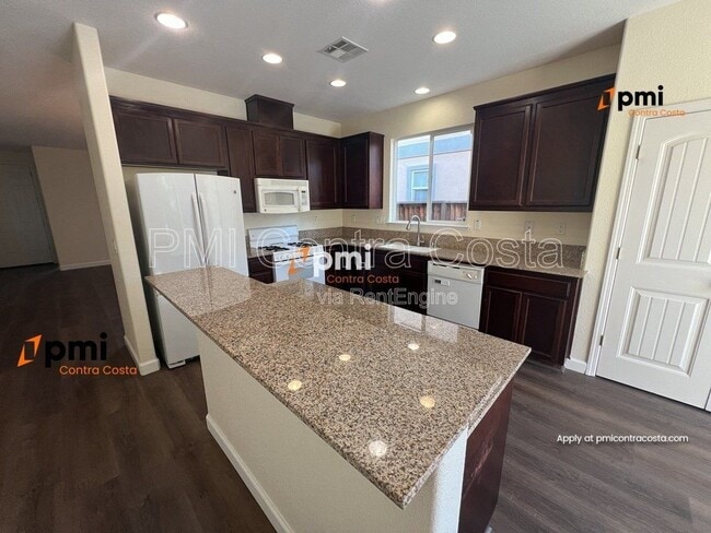 Building Photo - 2486 El Fresco Dr