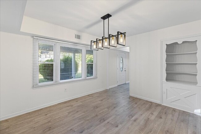 Building Photo - 114 Millbrook Dr