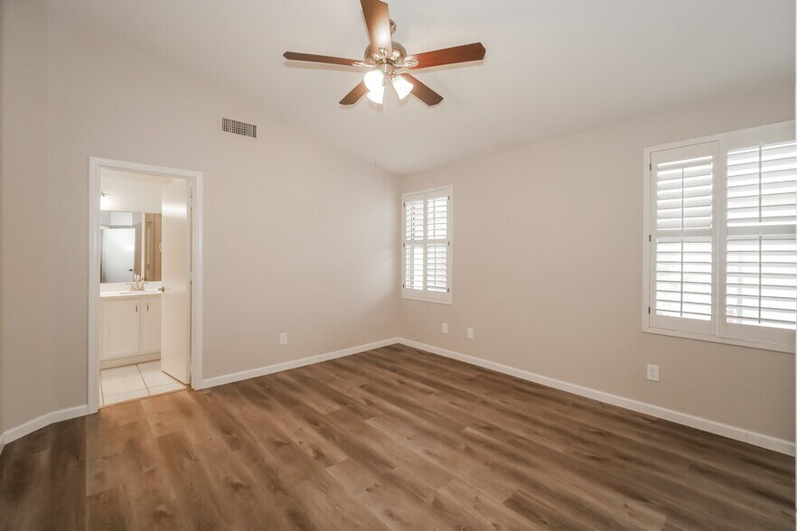 Building Photo - 3424 E Wahalla Ln