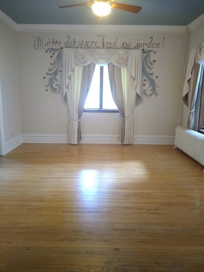 Building Photo - 1007 Dewey Ave NE