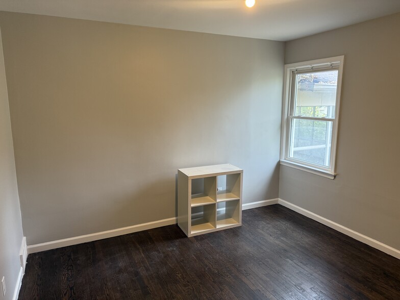 Bedroom 3 - 23072 Lilac St