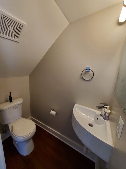 Building Photo - 328 36th St NE