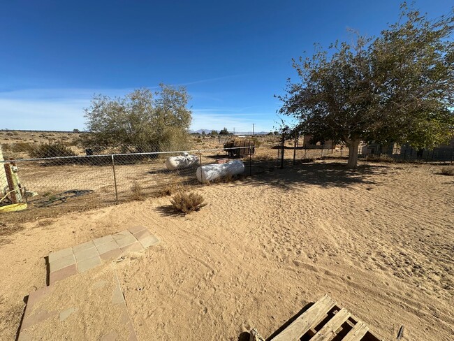 Building Photo - Gorgeous Mobile Home with a Big Backyard