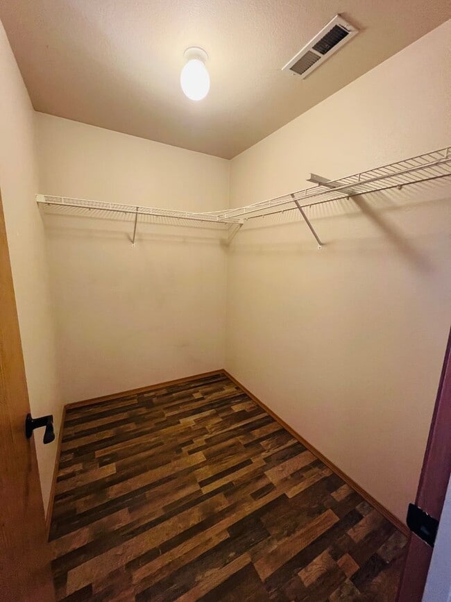 Building Photo - Amazing 3 Bed 2.5 Bath - Townhouse