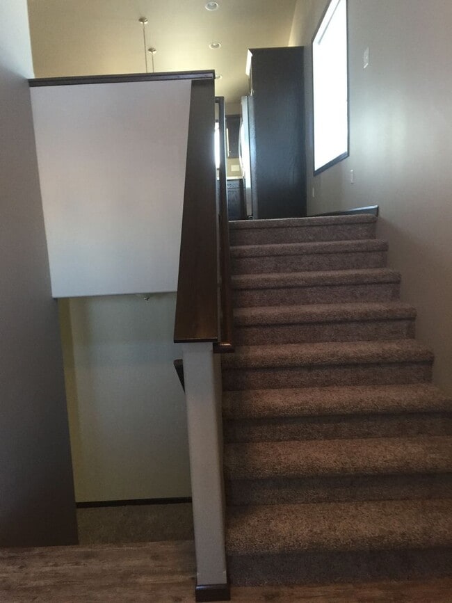 Building Photo - 4 Bed 3 Bath Single Family Home