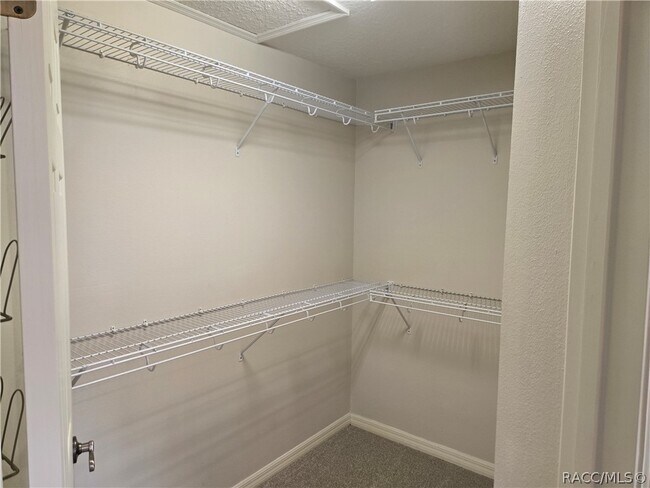 Building Photo - 14 Hollyhock Ct