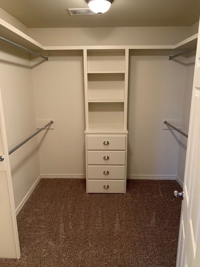 Building Photo - VERY NICE! 2/2/2