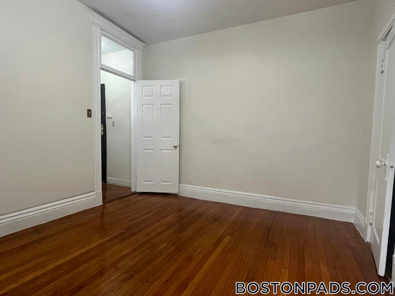 Building Photo - 103 Gordon St