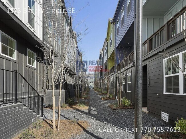 Building Photo - 1373 Breezy Cir