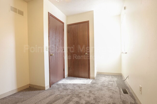 Building Photo - 3030 S 68th Ct