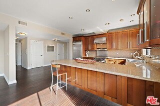 Building Photo - 152 S Oakhurst Dr