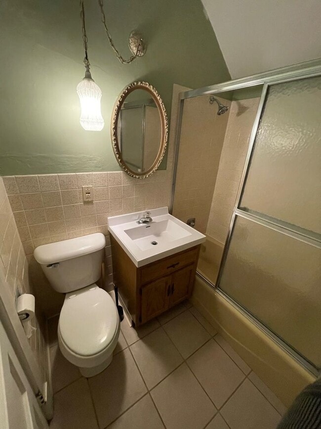 Building Photo - Three Bedroom East Hillside Home