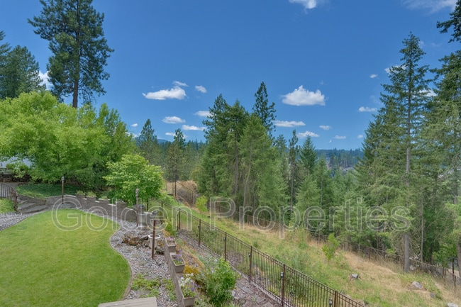 Building Photo - 1415 Crestline Dr