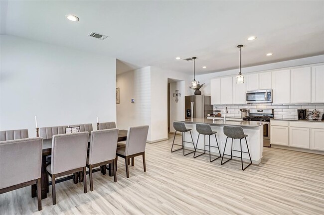 Building Photo - 7230-7230 Telford Holw Trl