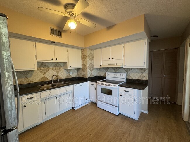 Building Photo - 2379 Conway Blvd