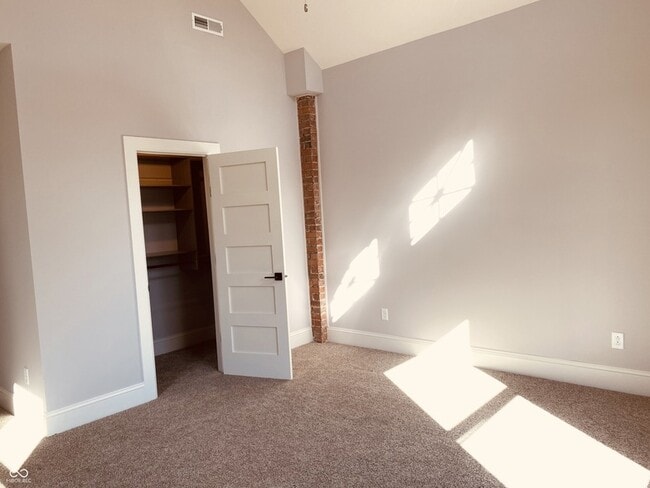 Building Photo - 734 Orange St