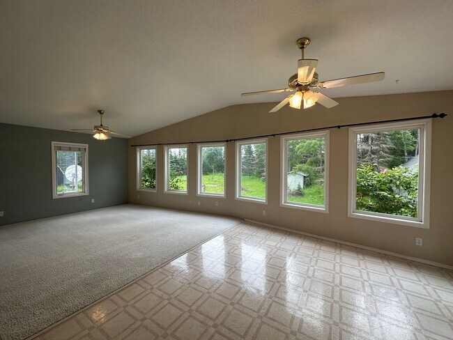 Building Photo - Spacious Kenai Home!