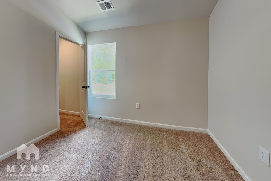 Building Photo - 1306 Principal Featherstone Ave