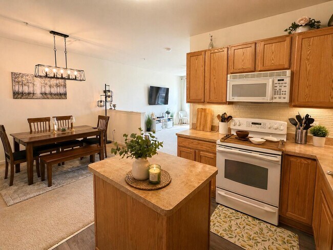Building Photo - 1346 Hillcrest Dr
