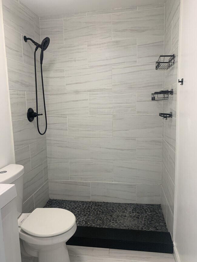 Building Photo - 525 Sunnyside Ave