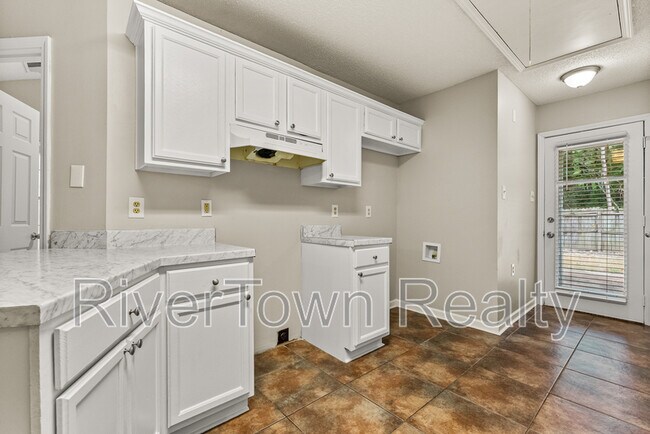 Building Photo - 7016 S Estacada Way