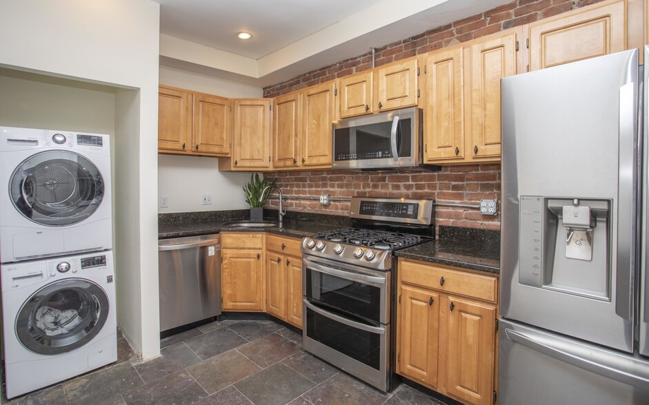 Apt 1c - 431 Faneuil St