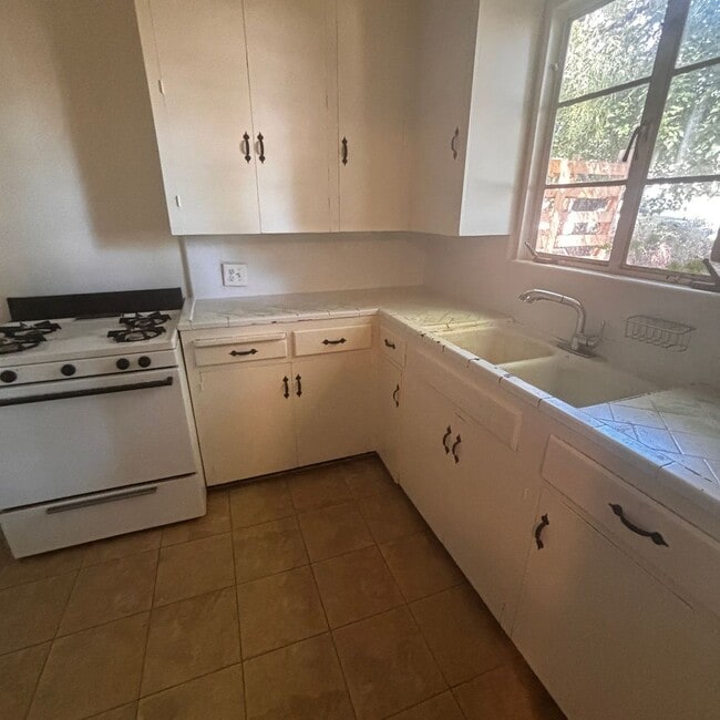 Building Photo - Spacious 3 Bed / 2 Bath Tempe Home – Avail...