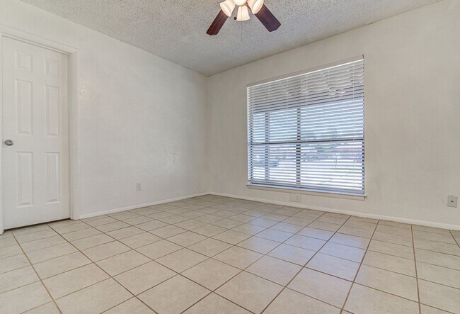 Building Photo - 1202 Westcott Dr