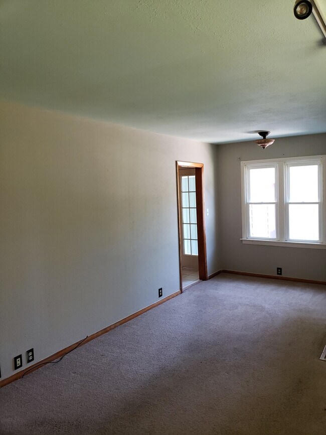 Building Photo - 1607 Cornell Dr