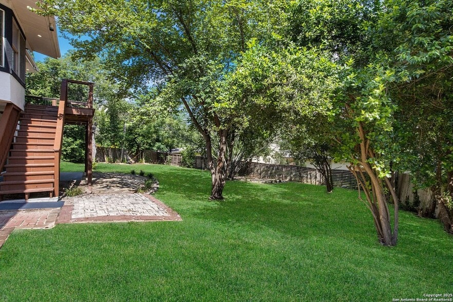 Building Photo - 123 E Brandon