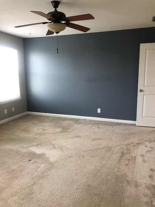 Building Photo - STONES CROSSING...3 Bed 2 Bath