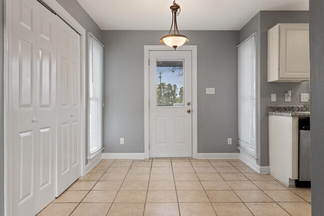 Building Photo - 918 Old Zebulon Rd