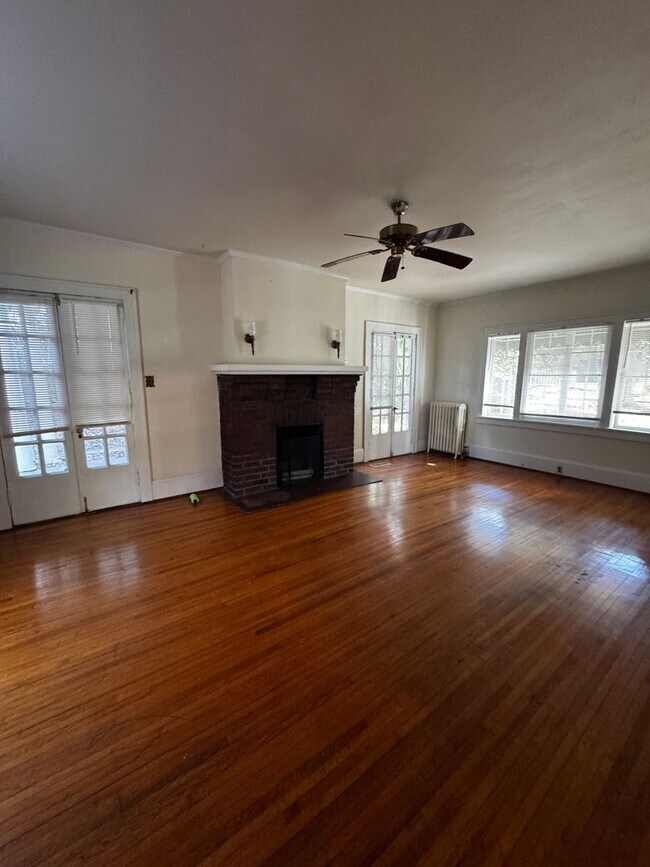 Building Photo - 3BR/2BA House in Five Points